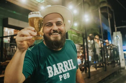 Barril Pub, na zona sul de Porto Alegre, faz 10 anos. Na foto, Bruno Kullinger, proprietário do bar<!-- NICAID(16060452) -->