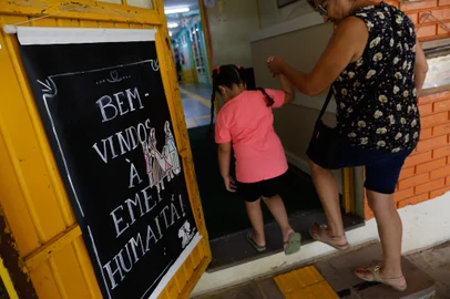 PORTO ALEGRE, RS, BRASIL - 14/02/2024 - Retorno das férias na rede de ensino infantil municipal. FOTO: JONATHAN HECKLER, AGÊNCIA RBS<!-- NICAID(15678820) -->