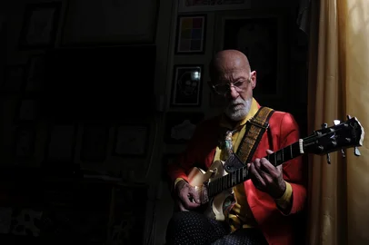 CAXIAS DO SUL, RS, BRASSIL, 13/11/2019 - Claudio Troian, 67 anos, músico e produtor cultural. Recebeu o título de Cidadão Caxiense, em 2019, proposto pela vereadora Denise Pessôa (PT). (Marcelo Casagrande/Agência RBS)<!-- NICAID(14324827) -->
