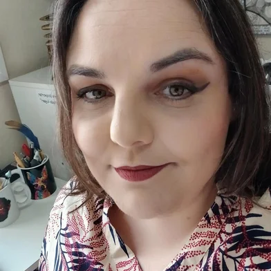 No dia 14 de novembro, Maya Falks lança "Só Entre Nós", no Zarabatana Café, em Caxias do Sul.Ao longo de toda a narrativa, Sara conta, desabafa e reflete sobre os tabus que cercam o trato com saúde mental – em especial entre jovens – e a própria ideia de suicídio.O livro está em pré-venda até o dia 30 de outubro.<!-- NICAID(16151302) -->