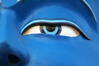 O leitor Daiton Fonseca envia seu destaque na estátua do Buda Akshobia, erguida na comunidade budista de Khadro Ling, em Três Coroas. A estátua foi esculpida pelo monge Chagdud Rinpoche, que também coordenou a construção do templo budista lá existente.<!-- NICAID(2883214) -->