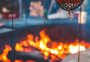 O fogo nosso de cada assado: confira dicas para não ter erro na hora de começar o churrasco
