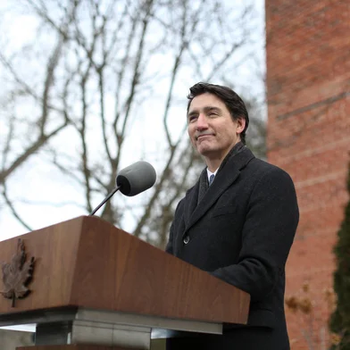 O primeiro-ministro canadense Justin Trudeau fala durante uma entrevista coletiva em Rideau Cottage, em Ottawa, Canadá, em 6 de janeiro de 2025. Trudeau anunciou sua renúncia, dizendo que deixará o cargo assim que o partido Liberal no poder escolher um novo líder. (Foto de Dave Chan / AFP)<!-- NICAID(15949265) -->