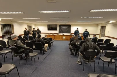 Dois são presos em operação contra grupo suspeito de aplicar golpe do bilhete premiado<!-- NICAID(16324812) -->