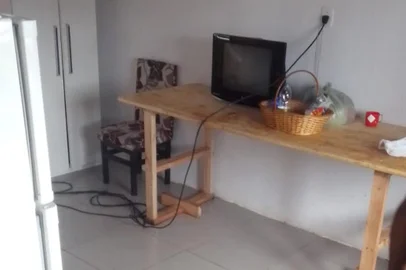 Mais um alojamento pertencente a homem investigado por trabalho análogo à escravidão foi interditado em Bento Gonçalves. Na foto, instalações uadas por trabalhadores de aviários, na Rua Maximiliano Sonza<!-- NICAID(15363394) -->
