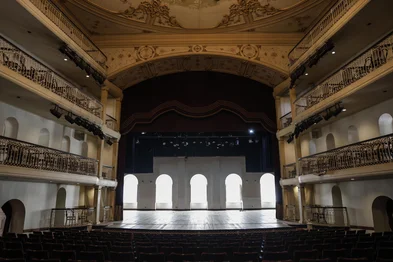 PORTO ALEGRE, RS, BRASIL - 2025.03.05 - O Theatro São Pedro, um dos maiores patrimônios culturais do Estado, passará por uma importante reforma para a implementação de seu Plano de Prevenção Contra Incêndio (PPCI) e acessibilidade. Com previsão de início em 24 de março, a reforma visa garantir mais segurança e inclusão aos visitantes da instituição. (Foto: André Ávila/ Agência RBS)Indexador: Andre Avila<!-- NICAID(15989308) -->