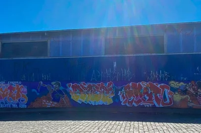 No próximo dia 10 de agosto, a Unidade de Arte e Cultura Popular da Secretaria Municipal da Cultura (SMC) realiza o Hip Hop Solidário: Zona Leste – Arte que Transforma, na EMEF São Vitor, rua Giovani Menegotto, 1345 - São Victor COHAB, a partir das 14h. <!-- NICAID(15826176) -->