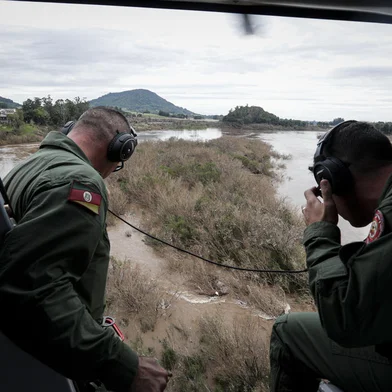 Colinas, RS, Brasil, 08-09-2023: Grupo de busca e salvamento de bombeiros militares durante sobrevoo em busca de desaparecidos em Colinas. Foto : Mateus Bruxel / Agencia RBSIndexador: Mateus Bruxel<!-- NICAID(15535834) -->