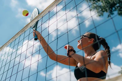 Beach Tennis Player at the Net*A PEDIDO DE ADRIANA BARBOZA* Beach Tennis Player at the Net - Foto: Microgen/stock.adobe.comIndexador: Stevica MrdjaFonte: 391719806<!-- NICAID(15185665) -->