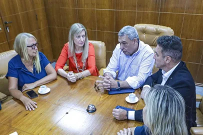 Porto Alegre, RS, Brasil, 10/02/2026: Na manhã desta terça-feira (10), durante encontro na sala de reuniões do 17º andar do Centro Administrativo Municipal Guilherme Socias Villela (CAM), o prefeito, Sebastião Melo, anunciou Susana Kakuta, como a nova secretária municipal de Desenvolvimento Econômico, Turismo e Eventos (SMDETE). Foto: Alex Rocha/PMPA