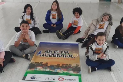 Essa meninada está no maior pique, entre ensaios e expectativa para a mostra das atividades do projeto Arte Na Quebrada: Nosso Palco é a Favela, que vai acontecer dia 27, às 16h, na área de lazer Alfredo Pereira de Sousa (quadra do bairro Planalto, em frente ao local conhecido pelos moradores como Chapa).<!-- NICAID(15262659) -->