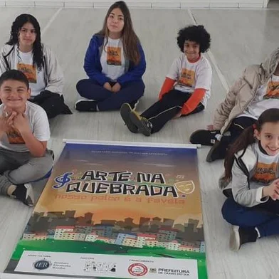 Essa meninada está no maior pique, entre ensaios e expectativa para a mostra das atividades do projeto Arte Na Quebrada: Nosso Palco é a Favela, que vai acontecer dia 27, às 16h, na área de lazer Alfredo Pereira de Sousa (quadra do bairro Planalto, em frente ao local conhecido pelos moradores como Chapa).<!-- NICAID(15262659) -->