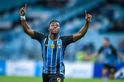 Gremio x Deportivo RiestraRS - FUTEBOL/CONMEBOL SULAMERICANA 2025 /GREMIO X DEPORTIVO RIESTRA - ESPORTES - Lance da partida entre Gremio e Deportivo Riestra, disputada na noite desta terca-feira, na Arena do Gremio, valida pela Copa Sul-americana 2026. FOTO: LUCAS UEBEL/GREMIO FBPAEditoria: SPOLocal: Porto AlegreIndexador: Lucas UebelSecao: futebolFonte: Gremio.netFotógrafo: Gremio x Deportivo Riestra<!-- NICAID(16266066) -->