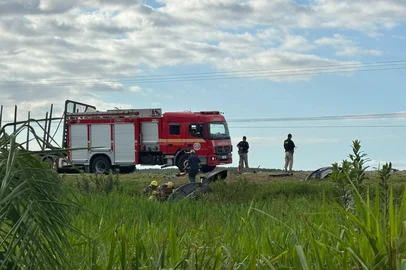 Um acidente envolvendo um ônibus e dois automóveis causou uma morte na BR-290, em Charqueadas, na Região Carbonífera. A colisão aconteceu por volta das 6h30min desta quarta-feira (12), no quilômetro 127 da rodovia, próximo ao acesso à RS-401.<!-- NICAID(15993724) -->