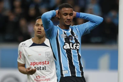 PORTO ALEGRE, RS, BRASIL, 23-07-2025: Grêmio  x Alianza Lima válido pelas playoffs da Copa Sul-americana. O tricolor vai buscar o placar negativo contra os peruanos. André. Foto: Renan Mattos / Agência RBS<!-- NICAID(16086916) -->