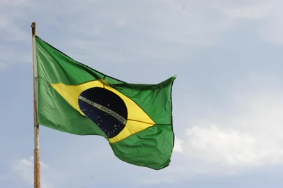 Semana da Pátria - bandeira do Brasil. Na foto bandeira hasteada no pátio do Campos 8, da UCS.<!-- NICAID(7458560) -->