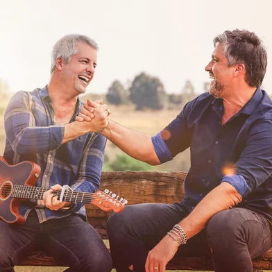 Victor & Leo<!-- NICAID(15696025) -->