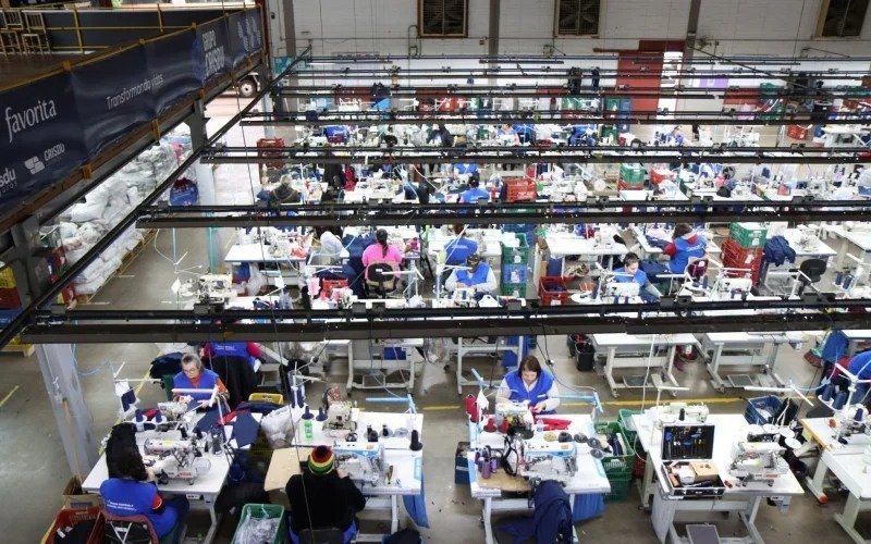 Ind&uacute;stria ga&uacute;cha de roupas tem f&aacute;brica no Paraguai: "&Eacute; uma planta de maquila"