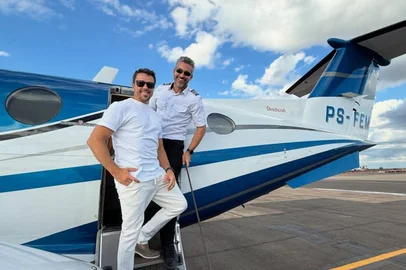 Advogado gaúcho Márcio Louzada Carpena, e o piloto, Gustavo Medeiros, vítimas de acidente aéreo em São Paul em 7/2/2025. Na foto, os dois em viagem ao Uruguai no final de 2024.<!-- NICAID(15971227) -->