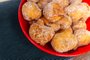 PORTO ALEGRE, RS, BRASIL, 18/01/2017 : Destemperados: Receitas com cara de praia: tainha recheada com camarão, violinha frita, pastel de carne, bolinho de chuva, galinha escabelada e rosca de polvilho. (Omar Freitas/Agência RBS)Indexador: Omar Freitas<!-- NICAID(12686783) -->