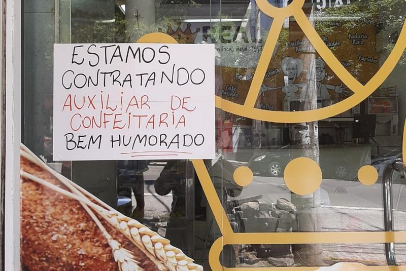 Anúncio de vaga pede profissional com bom humor em Caxias do Sul. <!-- NICAID(14718320) -->