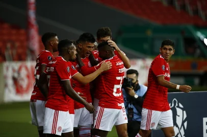 PORTO ALEGRE, RS, BRASIL - 27.04.2021 - O Inter recebe o Deportivo Táchira-VEN no Beira-Rio pela segunda rodada da fase de grupos da Libertadores. (Foto: Félix Zucco/Agencia RBS)<!-- NICAID(14768283) -->