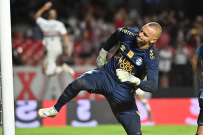 BRASILEIRO A 2026, SAO PAULO X GREMIOSP - BRASILEIRO A 2026, SÃO PAULO X GRÊMIO - ESPORTES - SP - SÃO PAULO - 11/02/2026 - BRASILEIRO A 2026, SÃO PAULO X GRÊMIO - Lucas jogador do São Paulo comemora seu gol durante partida contra o Grêmio no estádio Morumbi pelo campeonato Brasileiro A 2026. 11/02/2026 - Foto: JOTA ERRE/AGIF - AGÊNCIA DE FOTOGRAFIA/AGIF - AGÊNCIA DE FOTOGRAFIA/ESTADÃO CONTEÚDOEditoria: ESPORTESLocal: SÃO PAULOIndexador: JOTA ERREFotógrafo: AGIF - AGÊNCIA DE FOTOGRAFIA<!-- NICAID(16223575) -->