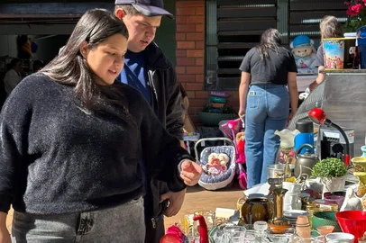 Sábado de "achadinhos": venda de garagem e brechós movimentam economia circular em Passo Fundo<!-- NICAID(16264031) -->