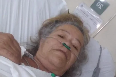 Família de idosa internada no HPS entra na Justiça para conseguir vaga em UTI<!-- NICAID(14706000) -->