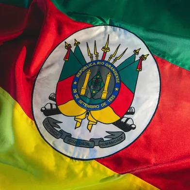 Bandeira do RS - Foto:  Stabel/stock.adobe.comIndexador: Luciano StabelFonte: 531554502<!-- NICAID(15318608) -->