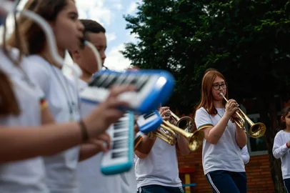 SAPIRANGA, RS, BRASIL, 24-09-2025: GUIA DA ESCOLA ARTES – Arte e cultura na escola. Aulas de música, de teatro? Como as escolas estão provocando esse senso artístico e cultural na atualidade, em tempos em que se consome tudo online? Como estamos provocando alunos para artes, teatro, cinema etc... Escola Estadual de Ensino Fundamental Willy Oscar Konrath. Foto: André Ávila/Agência RBSIndexador: Andre Avila<!-- NICAID(16131976) -->