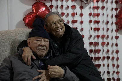 PORTO ALEGRE, RS, BRASIL - 2025.05.29 - Especial Dia dos Namorados: leitores do DG estão há 72 anos juntos. Nélida Bueno da Silva e ⁠Eracildo da Silva são leitores diários do Diário Gaúcho e estão casados há 72 anos. (Foto: André Ávila/ Agência RBS)Indexador: Andre Avila<!-- NICAID(16048552) -->