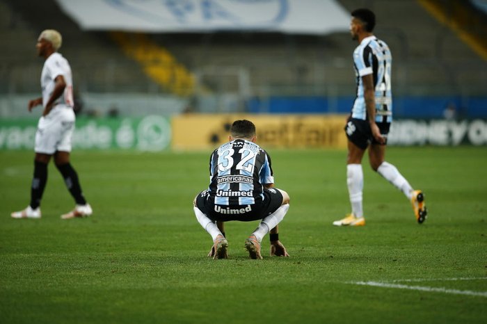 Jogadores se manifestam após rebaixamento do Santos para a segunda