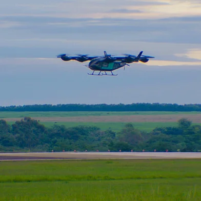 A Eve Air Mobility concluiu com sucesso o primeiro voo do protótipo eVTOL em escala real.