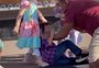 Homem agride criança de quatro anos durante apresentação em festa junina de escola; vídeo gera indignação nas redes