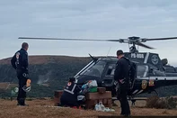 Uma criança caiu do Cânion Fortaleza, em Cambará do Sul, nesta quinta-feira (10). O Corpo de Bombeiros foi acionado no início da tarde para a busca da menina, que não teve a idade revelada. Um helicóptero da Polícia Civil de Criciúma (SC) está auxiliando nas buscas. <!-- NICAID(16077790) -->