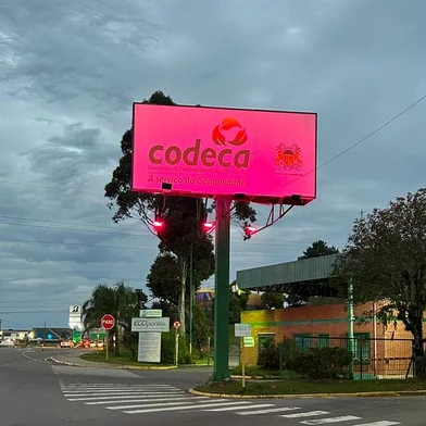 Com a doação de lenços, boinas e toucas, a Companhia de Desenvolvimento de Caxias do Sul (Codeca) busca levar um pouco de carinho e conforto à mulheres que passam pelo tratamento contra o câncer de mama.  A campanha Lenço Solidário foi uma iniciativa que começou entre os funcionários da companhia e, que agora se estende a comunidade. As doações serão repassadas à Unidade de Alta Complexidade em Oncologia (UNACON) do Hospital Geral.<!-- NICAID(15560627) -->