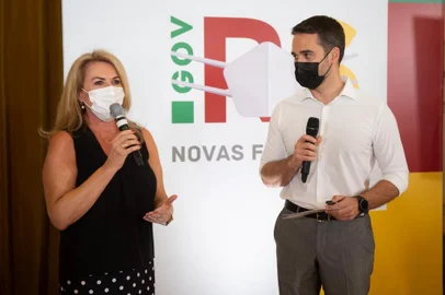 Caxias do Sul está entre seis municípios contemplados no Programa Avançar Turismo nesta terça-feira (25), dentro dos convênios de parques urbanos. O anúncio feito pelo governo estadual é de que o projeto de revitalização da Estação Férrea receberá aporte de R$ 3.4999.339,36, e mais R$ 1.499,716,87 do município (contrapartida de 30% da obra), totalizando um investimento de R$ 4.999.056,23.A assinatura do convênio ocorreu no Palácio Piratini, com presença da prefeita em exercício, Paula Ioris, e do governador Eduardo Leite.<!-- NICAID(14998616) -->