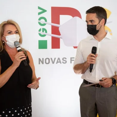 Caxias do Sul está entre seis municípios contemplados no Programa Avançar Turismo nesta terça-feira (25), dentro dos convênios de parques urbanos. O anúncio feito pelo governo estadual é de que o projeto de revitalização da Estação Férrea receberá aporte de R$ 3.4999.339,36, e mais R$ 1.499,716,87 do município (contrapartida de 30% da obra), totalizando um investimento de R$ 4.999.056,23.A assinatura do convênio ocorreu no Palácio Piratini, com presença da prefeita em exercício, Paula Ioris, e do governador Eduardo Leite.<!-- NICAID(14998616) -->