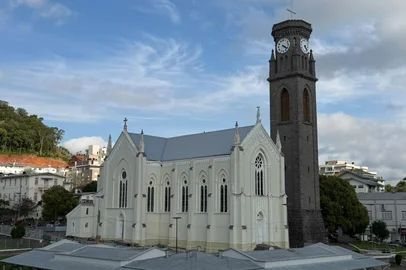 Telhado da Igreja Matriz de Flores da Cunha é reconstruído; obras de recuperação se concentram no interior<!-- NICAID(16388982) -->
