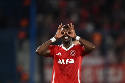Internacional's forward #49 Ricardo Mathias celebrates after scoring a goal during the Copa Libertadores group stage football match between Uruguay's Nacional and Brazil's Internacional at the Gran Parque Central stadium in Montevideo, on May 15, 2025. (Photo by DANTE FERNANDEZ / AFP)Editoria: SPOLocal: MontevideoIndexador: DANTE FERNANDEZSecao: soccerFonte: AFPFotógrafo: STR<!-- NICAID(16038532) -->