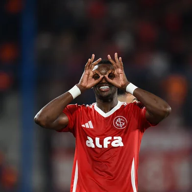 Internacional's forward #49 Ricardo Mathias celebrates after scoring a goal during the Copa Libertadores group stage football match between Uruguay's Nacional and Brazil's Internacional at the Gran Parque Central stadium in Montevideo, on May 15, 2025. (Photo by DANTE FERNANDEZ / AFP)Editoria: SPOLocal: MontevideoIndexador: DANTE FERNANDEZSecao: soccerFonte: AFPFotógrafo: STR<!-- NICAID(16038532) -->