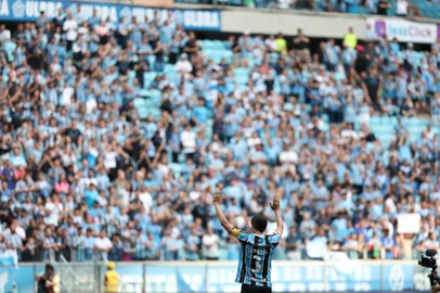 Partida entre Grêmio e Corinthians, na Arena, em Porto Alegre pela 38ª rodada do Campeonato Brasileiro.Foto: Jefferson Botega/Agencia RBS.Indexador: jeff botega<!-- NICAID(15931396) -->