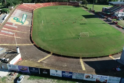 Estádio Vermelhão da Serra, em Passo Fundo.
