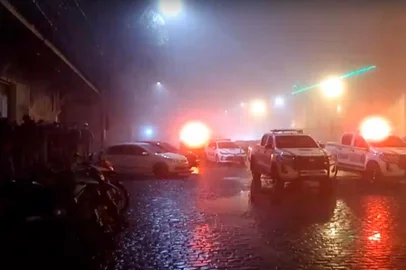 Brigada Militar dispersa grupo que ostentava armas e fazia baderna na Estação Férrea, em Caxias<!-- NICAID(15453299) -->