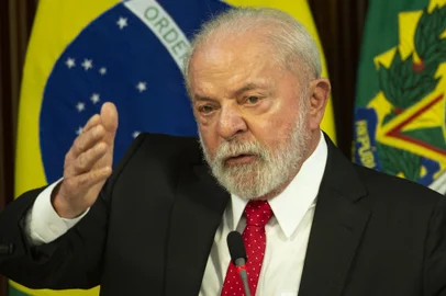 BrasÃ­lia (DF), 03/04/2023 - O presidente Luiz InÃ¡cio Lula da Silva e ministros fazem reuniÃ£o de balanÃ§o de 100 dias de governo, no PalÃ¡cio do Planalto.Brasília (DF), 03/04/2023 - O presidente Luiz Inácio Lula da Silva e ministros fazem reunião de balanço de 100 dias de governo, no Palácio do Planalto.  Marcelo Camargo/Agência Brasil/DivulgaçãoLocal: BrasÃ­liaIndexador: Marcelo Camargo/AgÃªncia BrasilFonte: AgÃªncia Brasil/Empresa Brasil dFotógrafo: Reporter Fotografico<!-- NICAID(15392697) -->