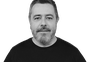 MARCO AURÉLIO SOUZA: formado pela UFRGS, Marco Aurélio foi eleito o jornalista do ano, em 2019, pela Associação dos Cronistas Esportivos do Estado de São Paulo. Tem 25 anos de carreira na crônica esportiva, sendo 18 deles como repórter na Rede Globo. Profissional faz parte do projeto de live stream da Rádio Gaúcha.