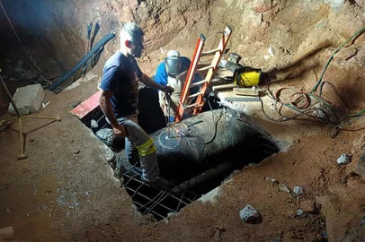O Departamento Municipal de Água e Esgotos (Dmae) concluiu a obra em uma adutora que causou a interrupção no abastecimento de água para 14 bairros de Porto Alegre neste domingo (6).<!-- NICAID(15502904) -->