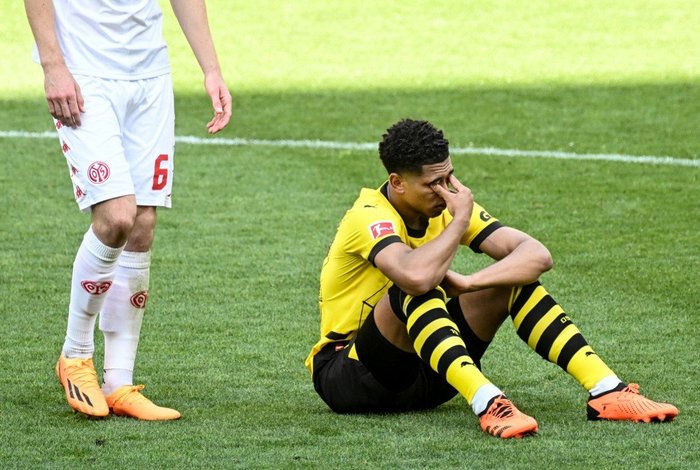 Futebol europeu: Dortmund e Bayern fazem “final” do Alemão