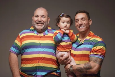Pai em união homoafetiva tem direito a salário-maternidade reconhecido na Justiça no RS<!-- NICAID(16179947) -->